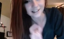 Pretty hot teen fingers pussy on webcam