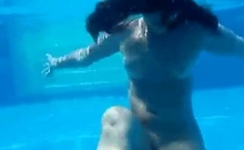 Curvy pawg strips and shakes her big booty underwater